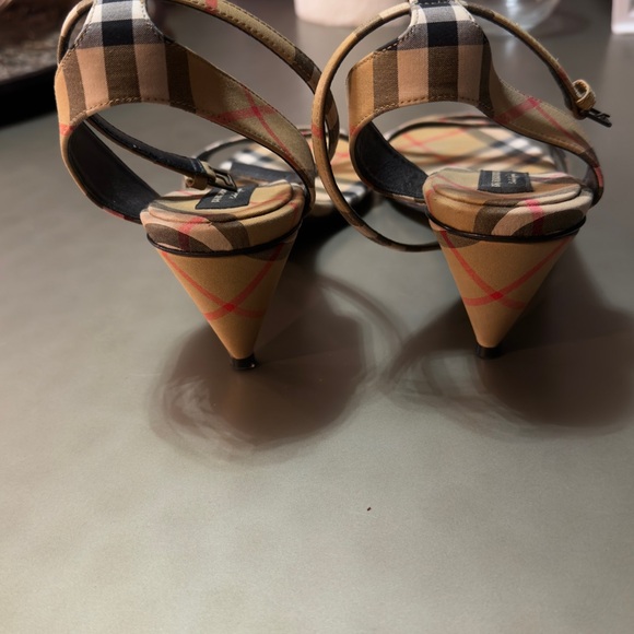 Burberry Women’s Hansel Ankle Strap Sandals Size 40 - Picture 5 of 9